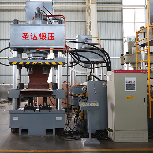 400噸牛羊舔磚液壓機(jī) 400噸牛羊舔磚液壓機(jī)