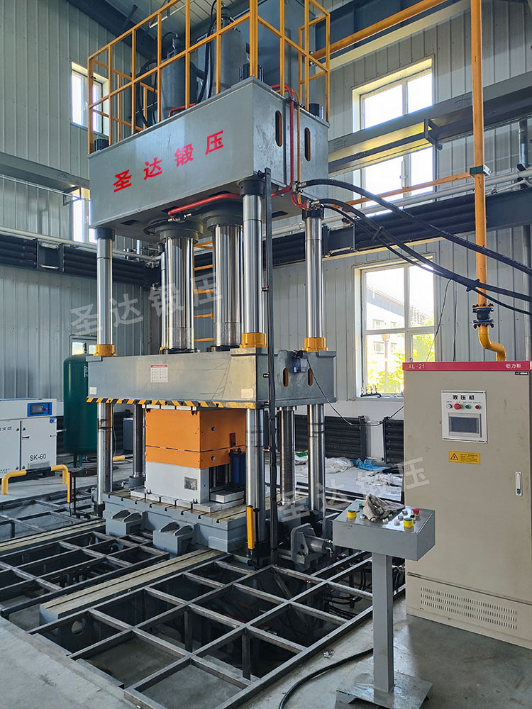 500噸熱壓防彈頭盔液壓機(jī)試機(jī) 500噸熱壓防彈頭盔液壓機(jī)試機(jī)