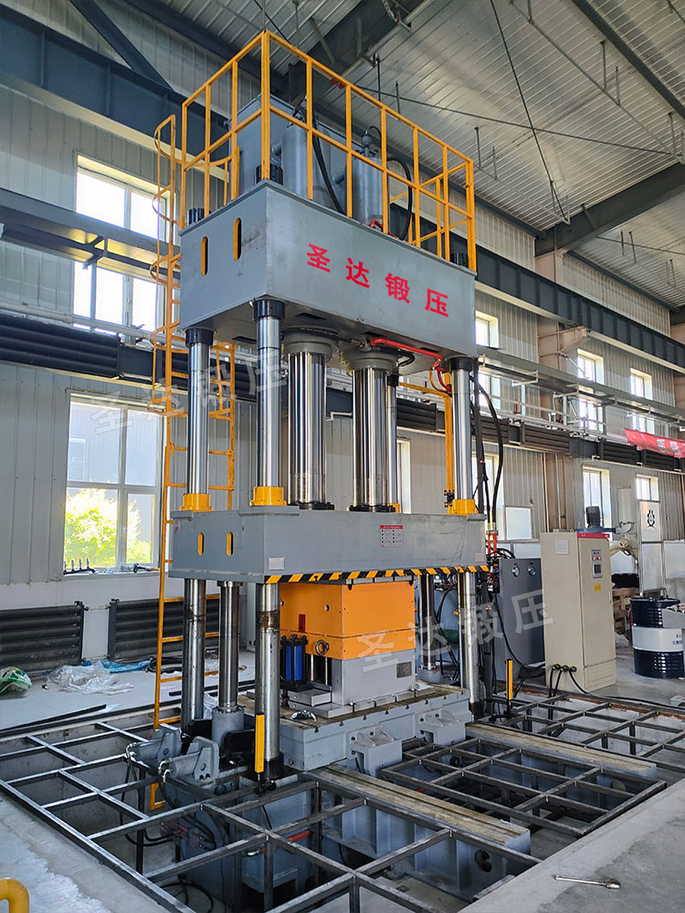 500噸防彈頭盔成型液壓機(jī) 500噸防彈頭盔成型液壓機(jī)