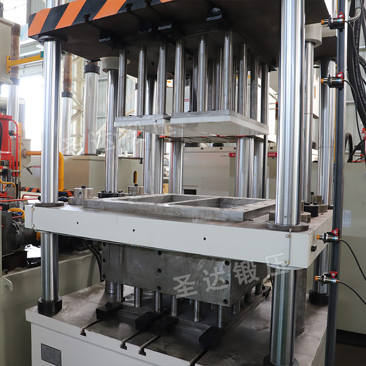 100噸粉末成型液壓機(jī) 100噸粉末成型液壓機(jī)