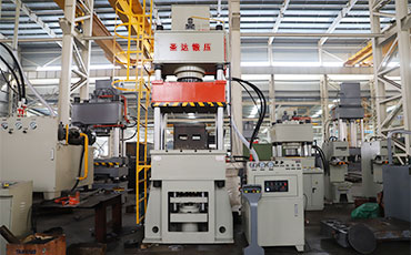 三梁四柱液壓機(jī)簡(jiǎn)述（結(jié)構(gòu)、特點(diǎn)、參數(shù)及配置）