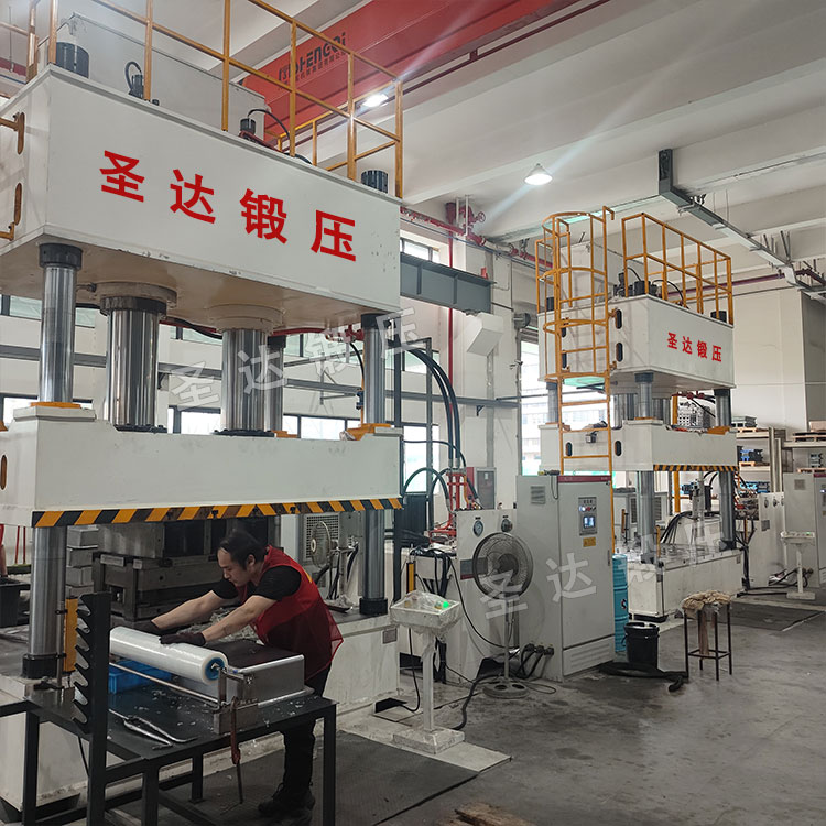 不銹鋼水槽拉伸液壓機客戶車間 不銹鋼水槽拉伸液壓機客戶車間