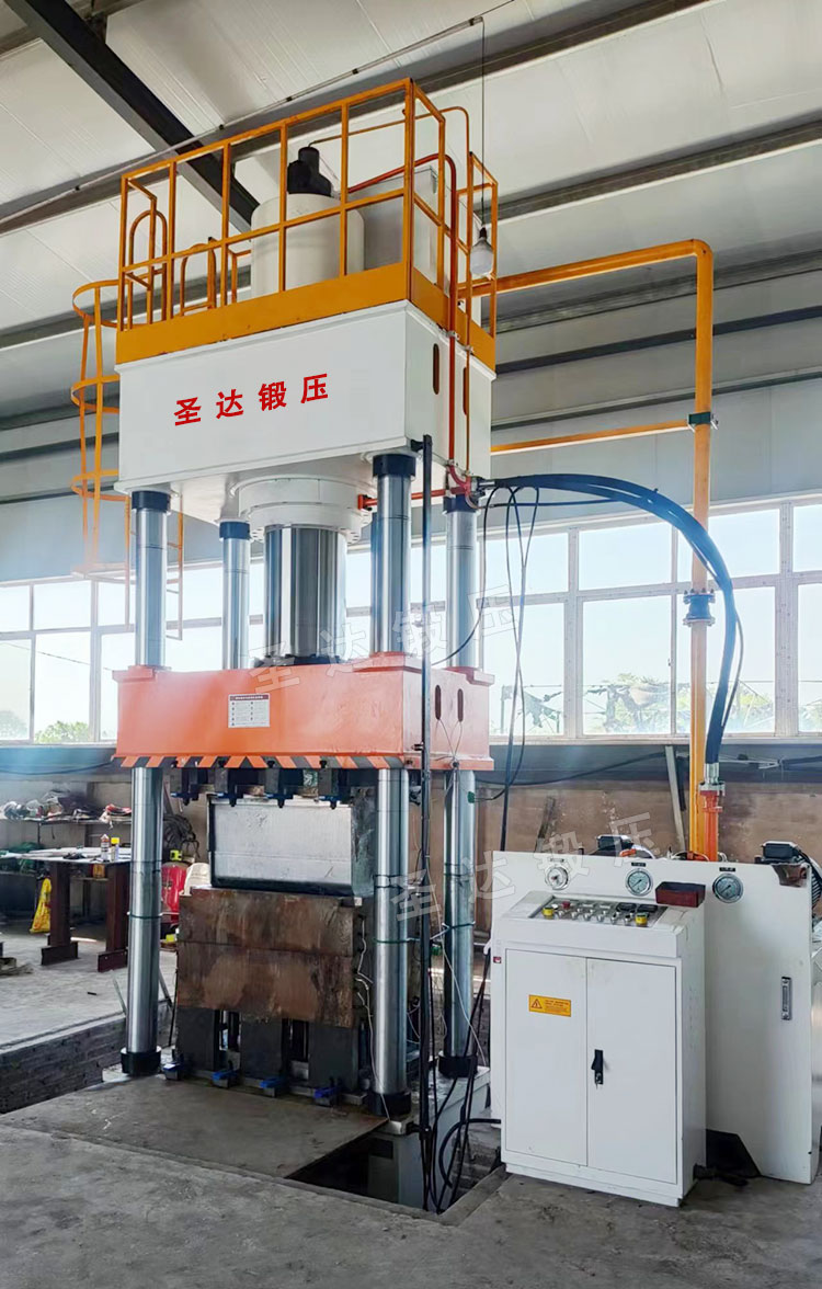 630噸三梁四柱液壓機(jī) 630噸三梁四柱液壓機(jī)