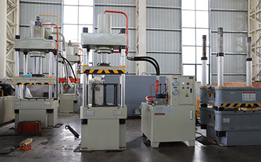 液壓機廠家為啥要測四柱液壓機的垂直度和平行度？